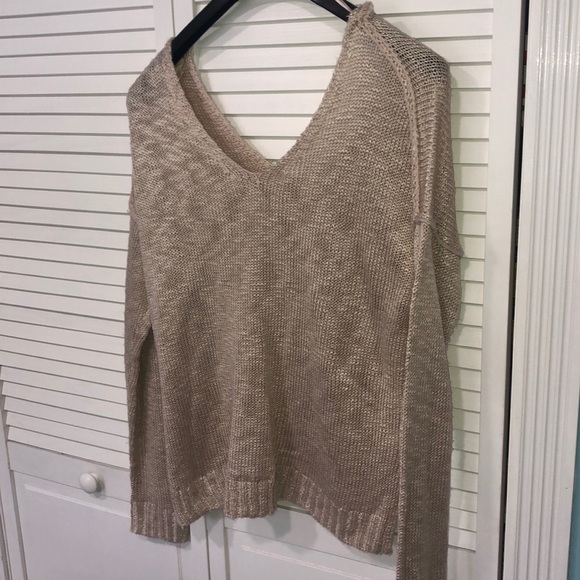 Oatmeal color sweater - Picture 2 of 2